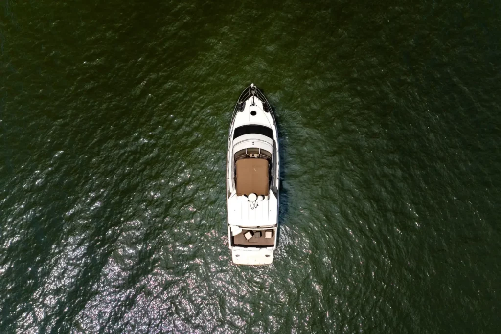 2005 Carver 41 Loophole 12