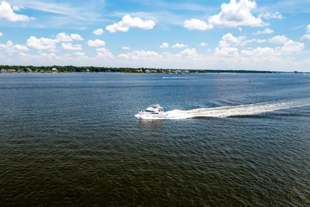 2005 Carver 41 Loophole 14