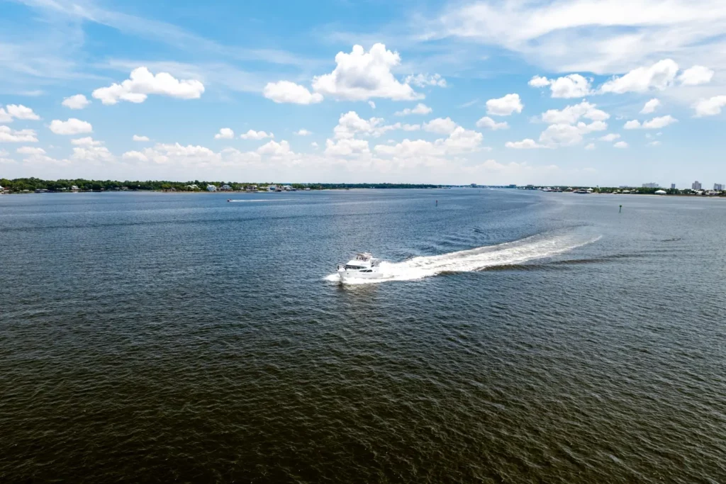 2005 Carver 41 Loophole 15