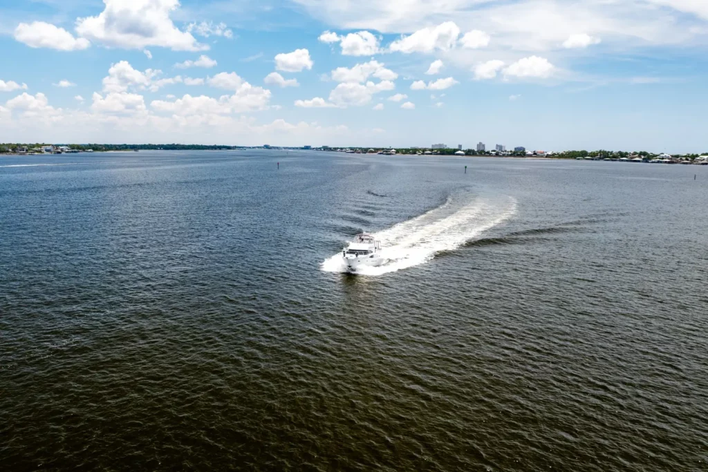 2005 Carver 41 Loophole 16