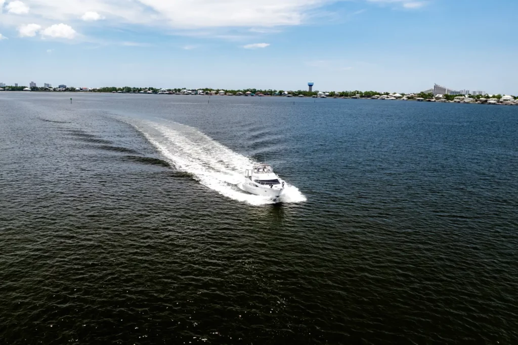 2005 Carver 41 Loophole 18