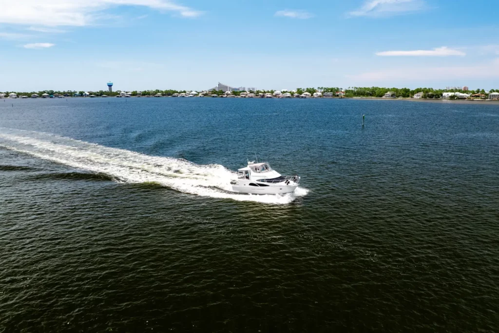 2005 Carver 41 Loophole 19