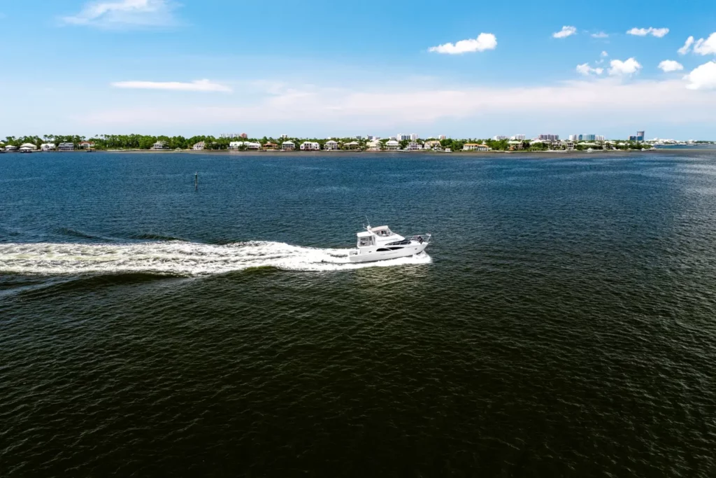 2005 Carver 41 Loophole 20