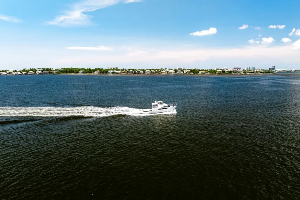 2005 Carver 41 Loophole 21