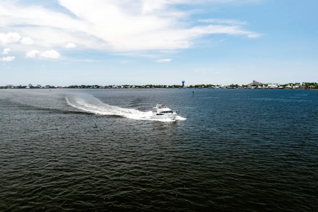 2005 Carver 41 Loophole 22