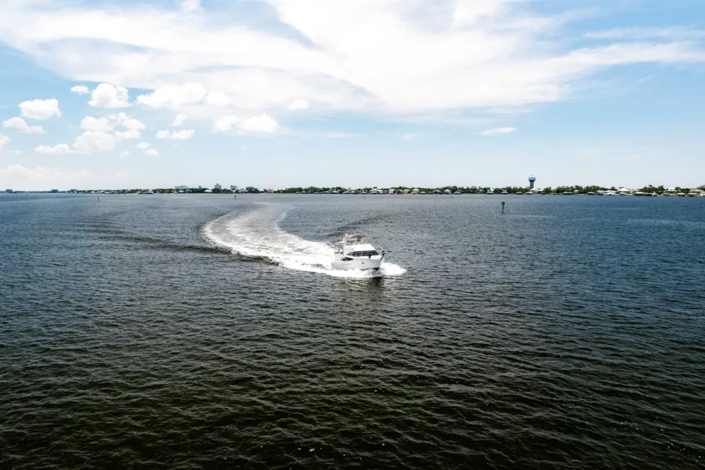 2005 Carver 41 Loophole 23