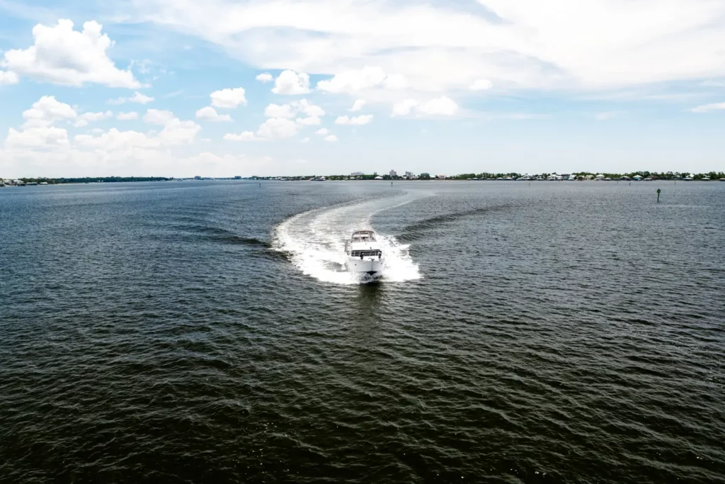 2005 Carver 41 Loophole 24