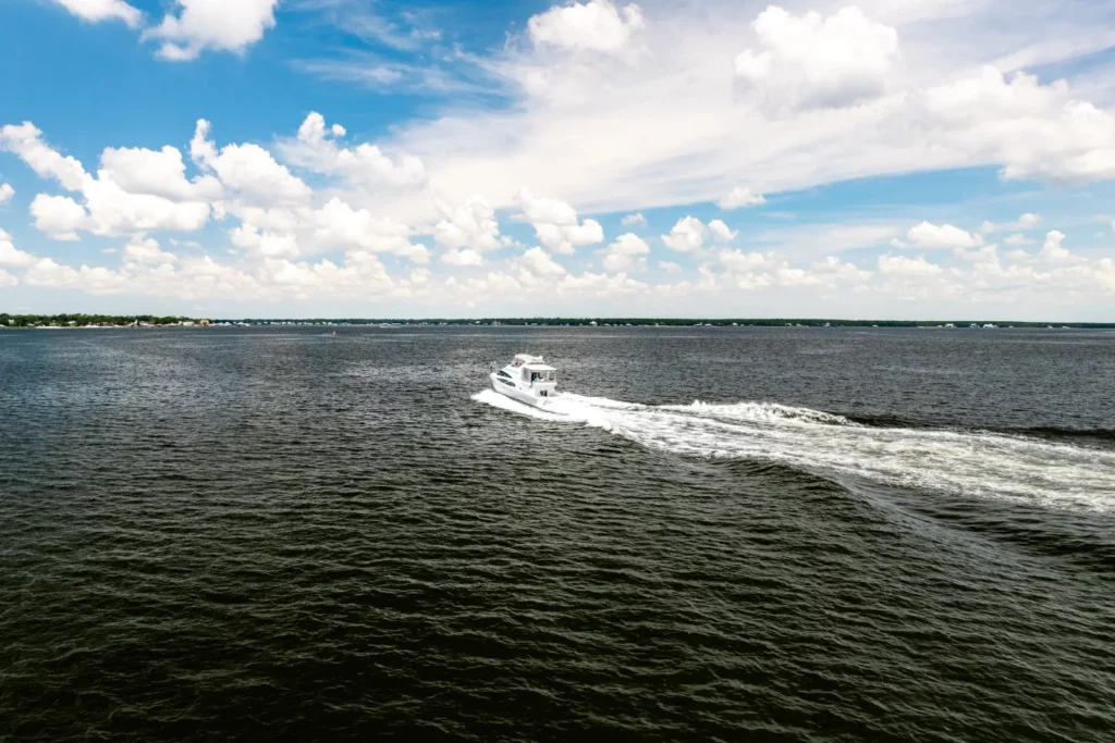 2005 Carver 41 Loophole 27