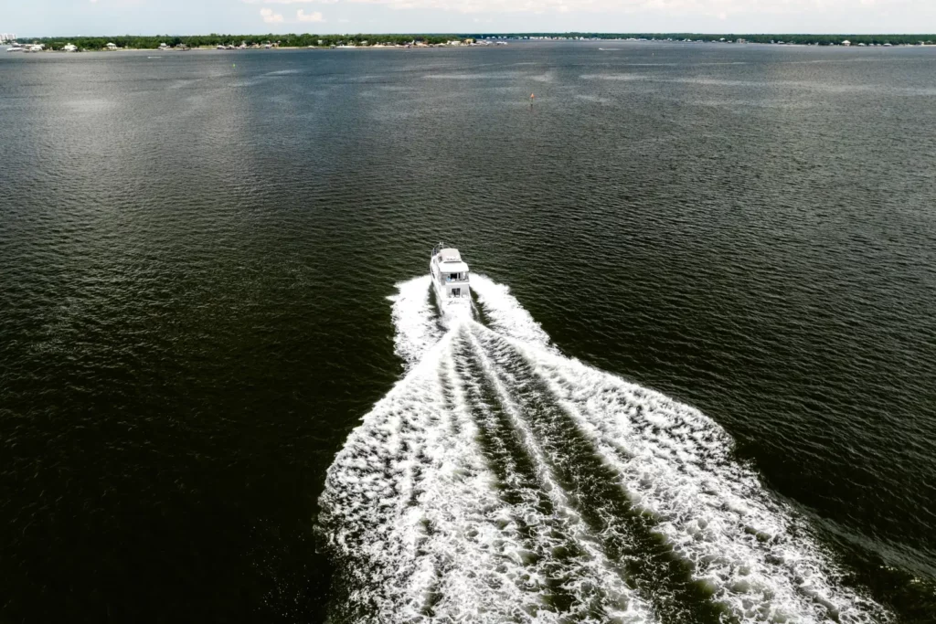 2005 Carver 41 Loophole 28