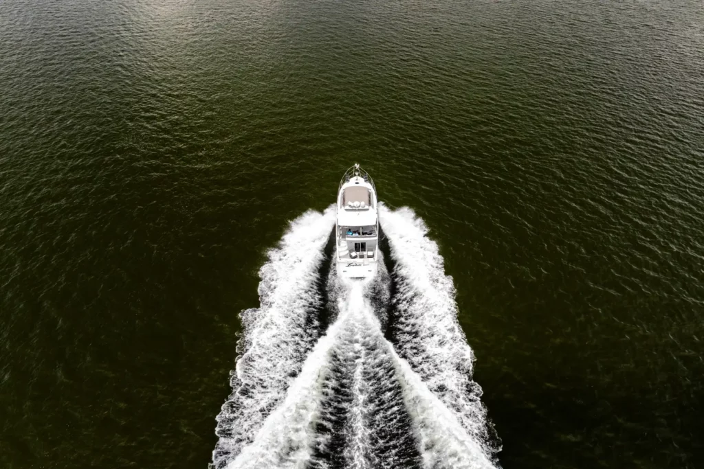 2005 Carver 41 Loophole 29