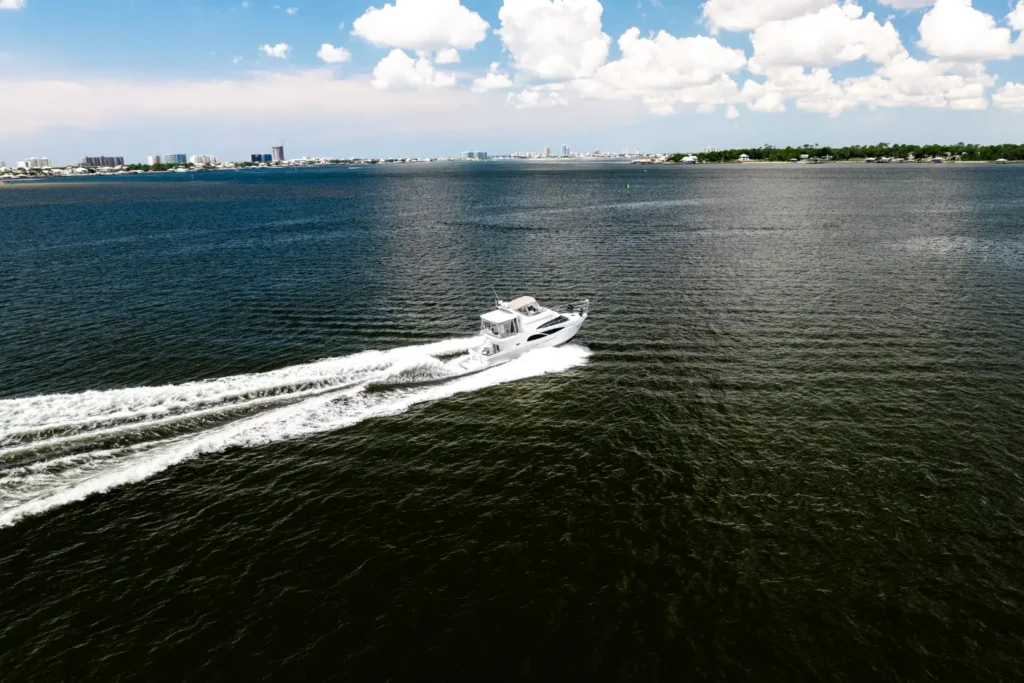 2005 Carver 41 Loophole 34