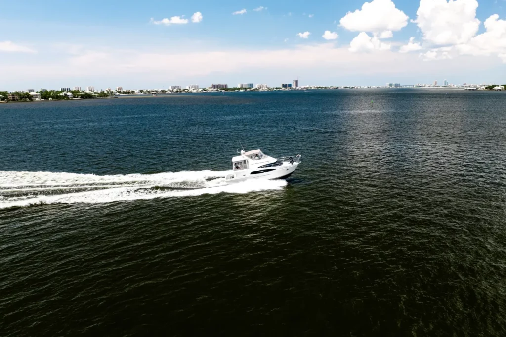 2005 Carver 41 Loophole 35