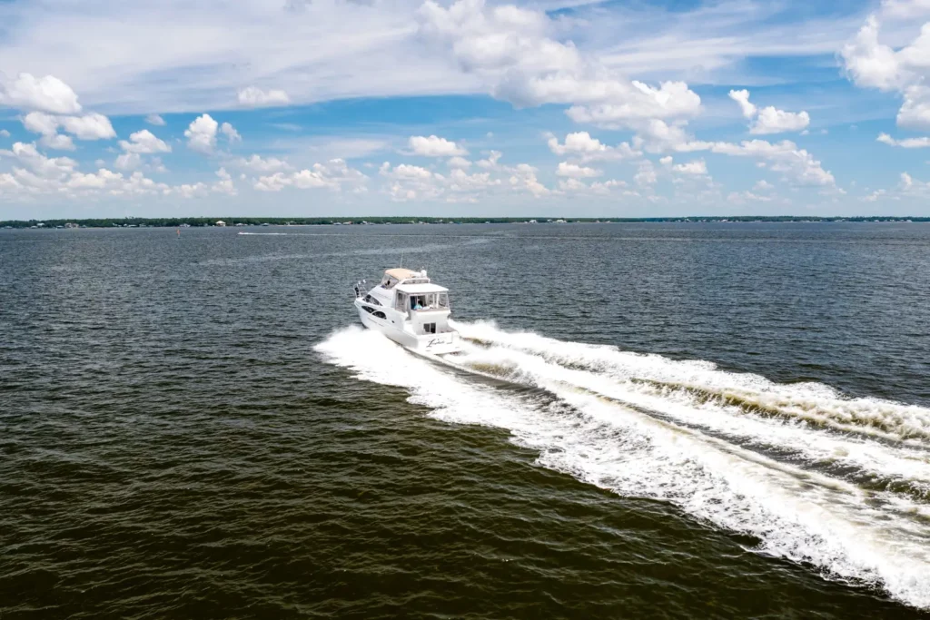 2005 Carver 41 Loophole 38