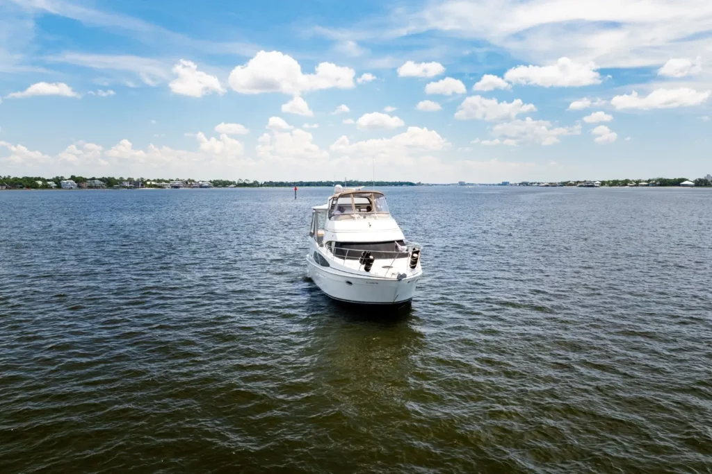 2005 Carver 41 Loophole 4