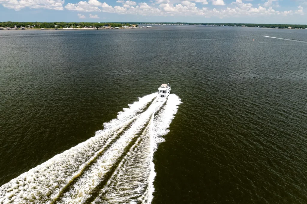 2005 Carver 41 Loophole 40