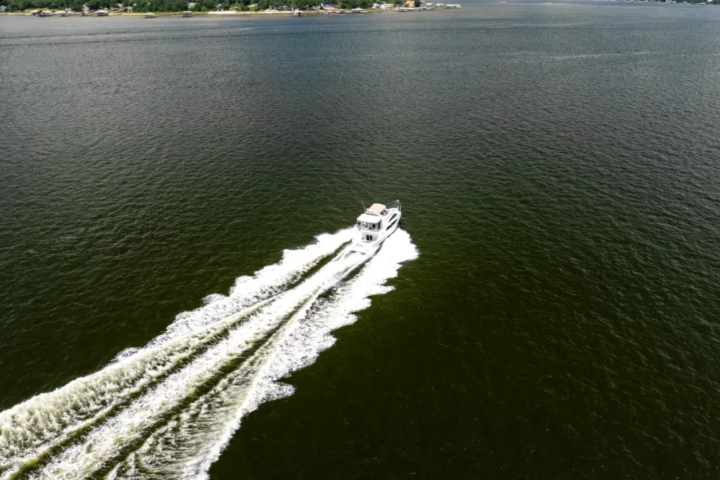 2005 Carver 41 Loophole 41