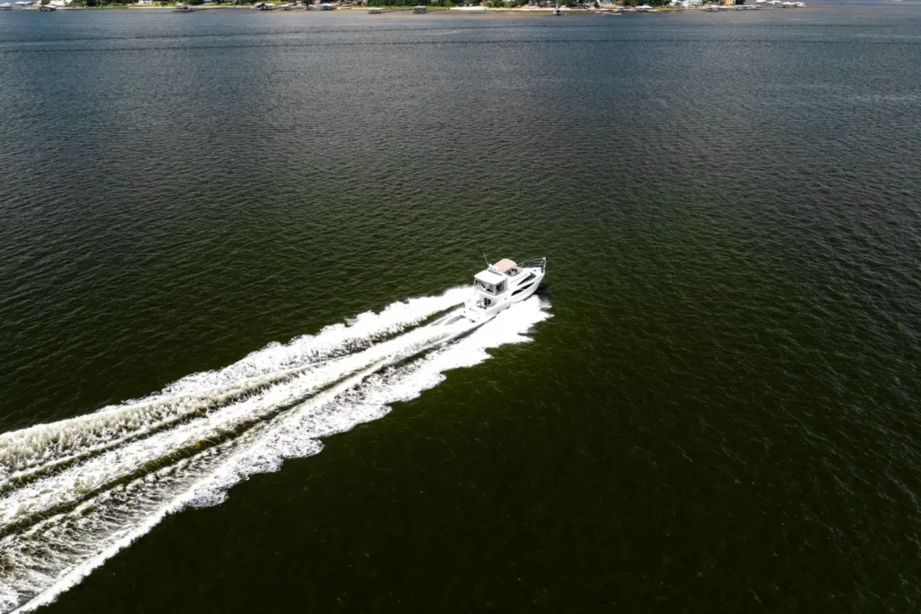 2005 Carver 41 Loophole 42