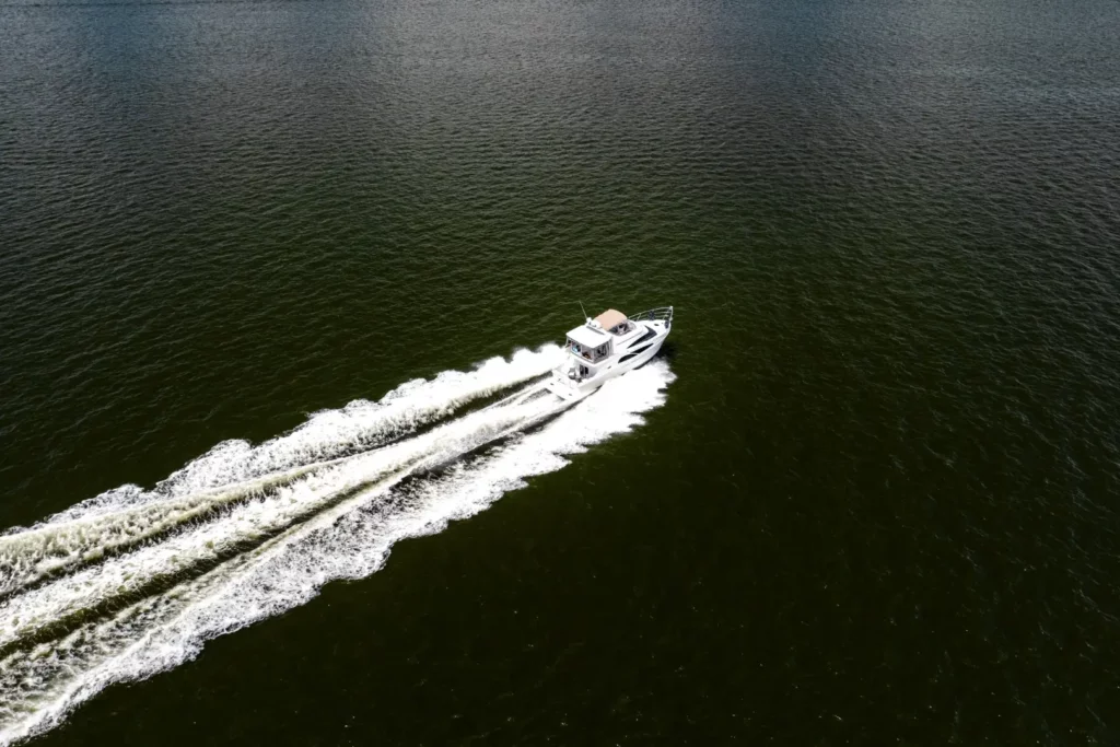 2005 Carver 41 Loophole 43