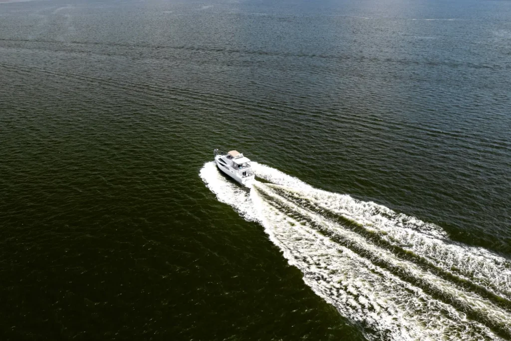 2005 Carver 41 Loophole 46