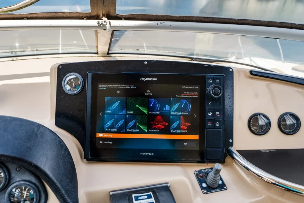 2005 Carver 41 Loophole 49