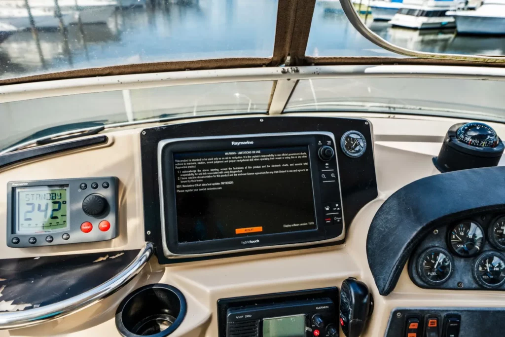 2005 Carver 41 Loophole 50