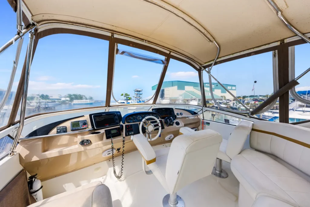 2005 Carver 41 Loophole 51