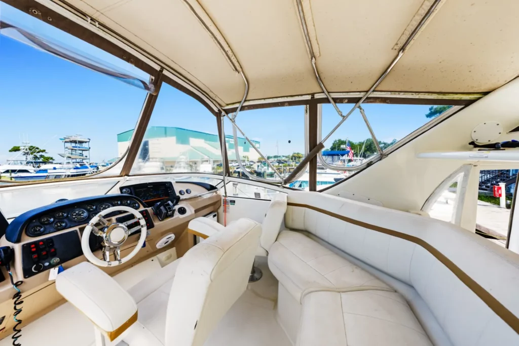 2005 Carver 41 Loophole 52