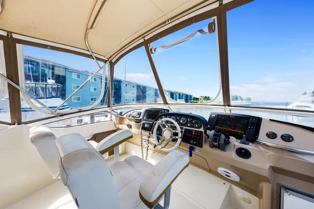 2005 Carver 41 Loophole 53