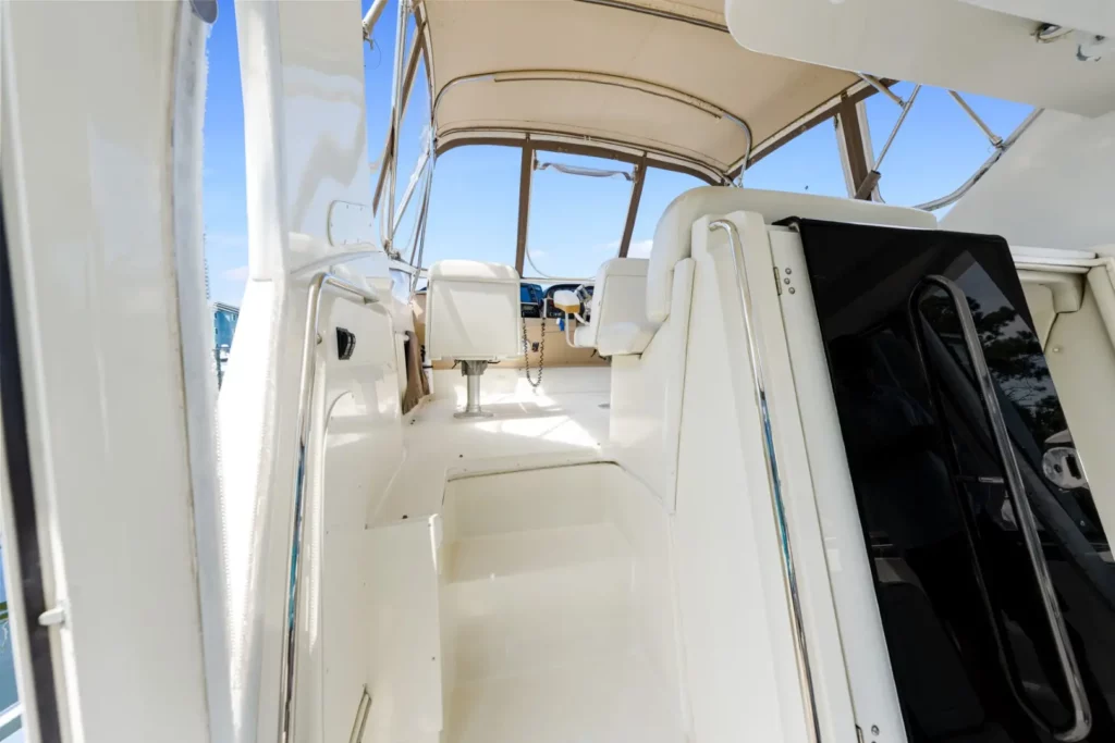 2005 Carver 41 Loophole 55