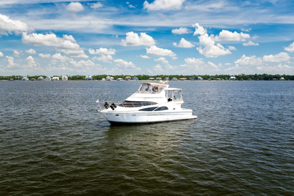 2005 Carver 41 Loophole 6