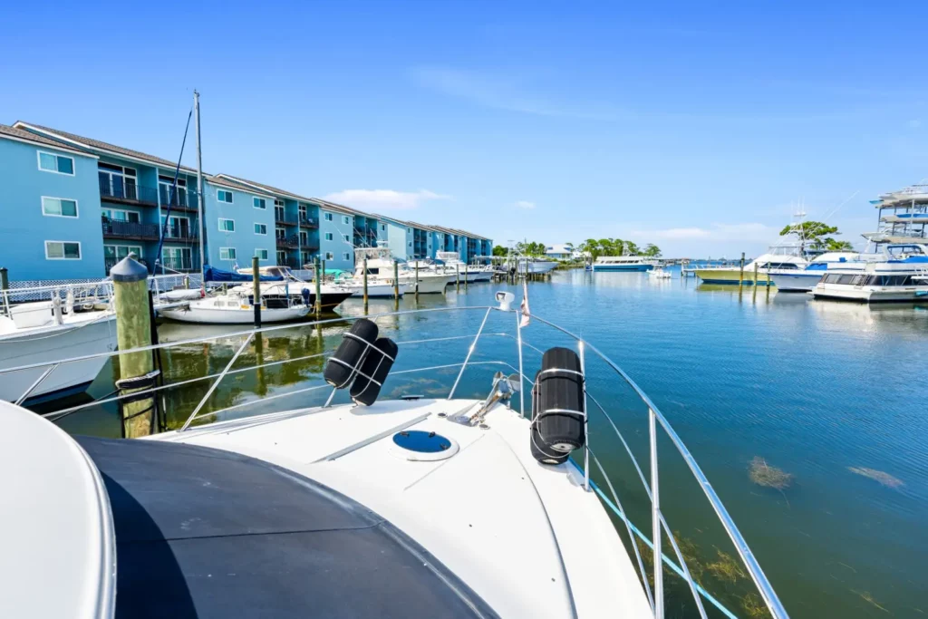 2005 Carver 41 Loophole 60