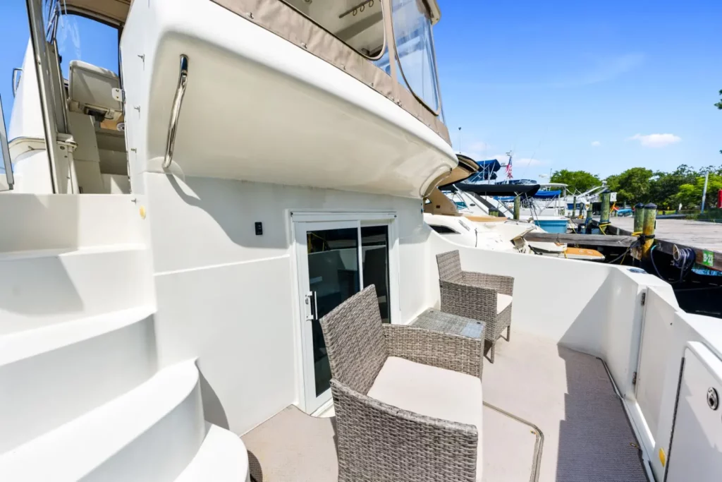 2005 Carver 41 Loophole 63