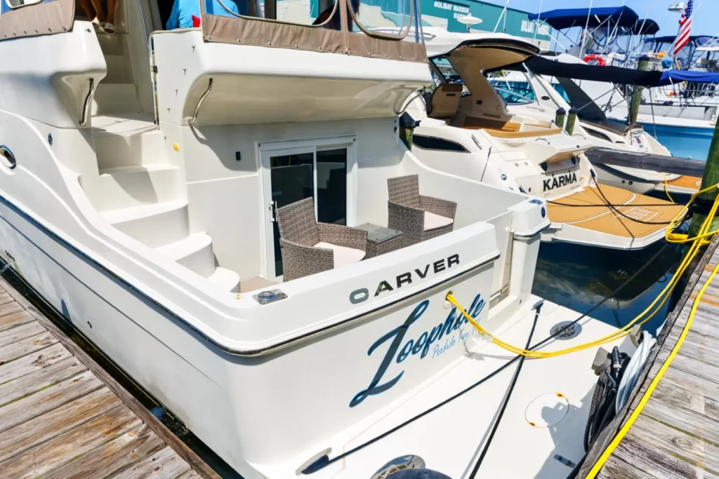 2005 Carver 41 Loophole 66