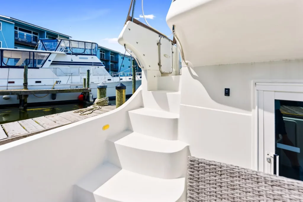 2005 Carver 41 Loophole 67