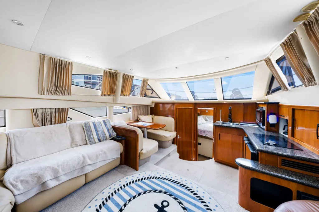 2005 Carver 41 Loophole 68