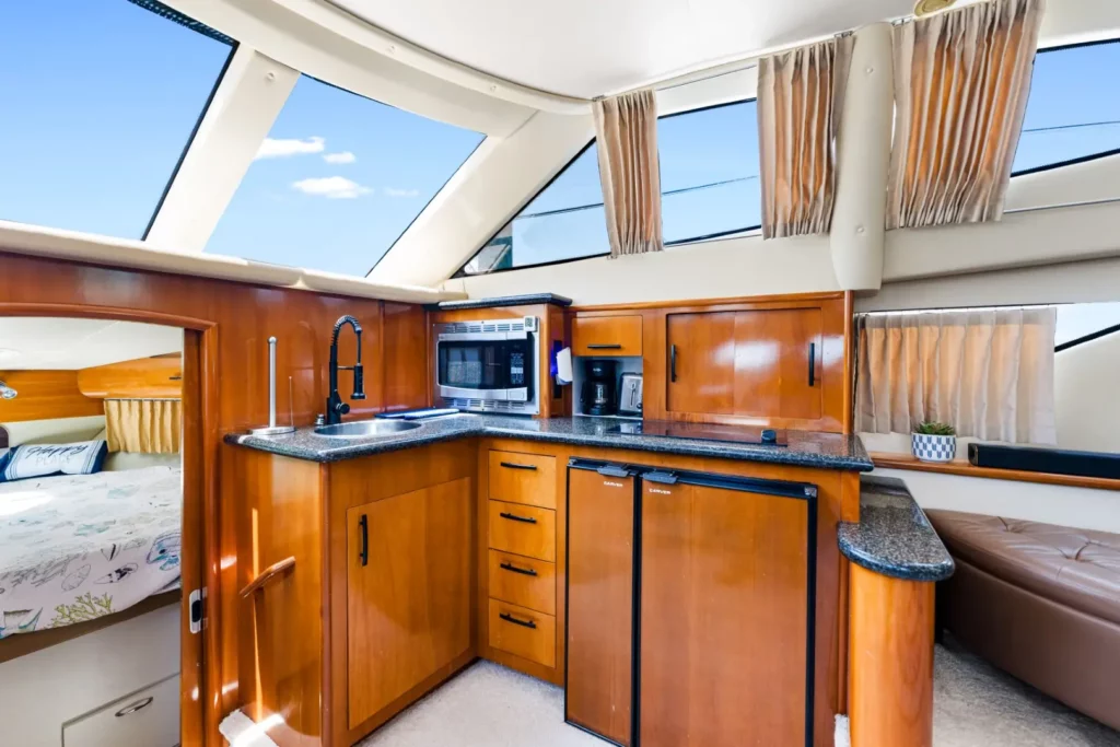 2005 Carver 41 Loophole 71