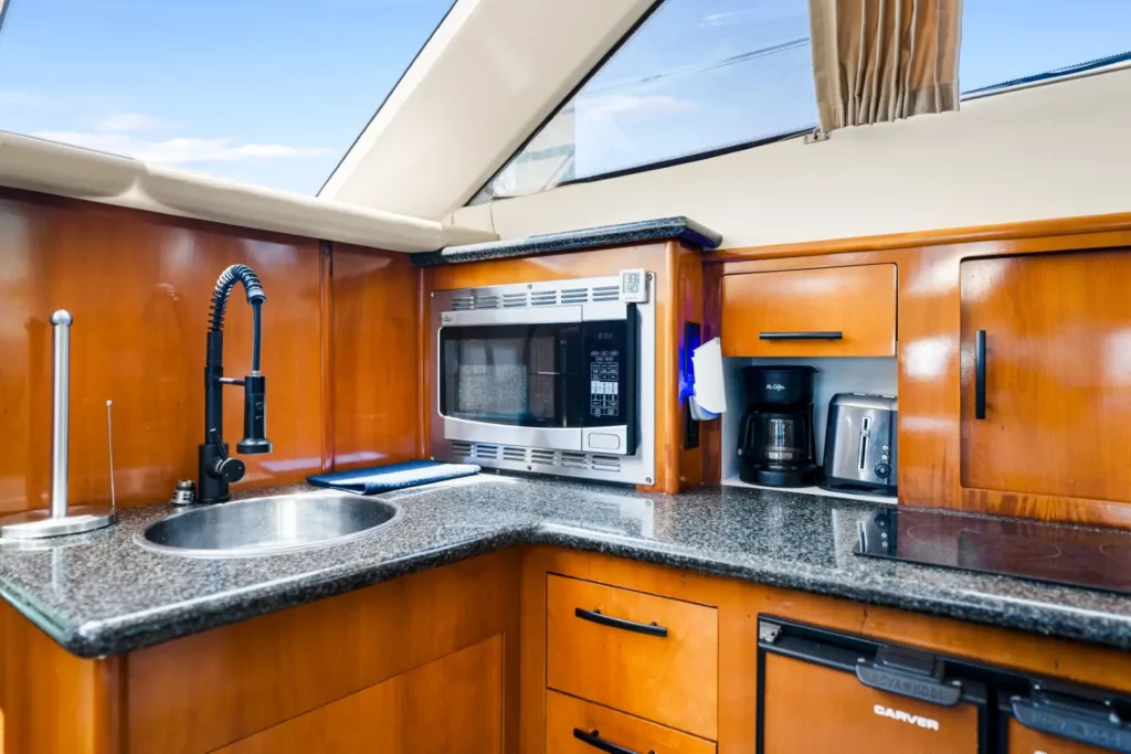 2005 Carver 41 Loophole 72