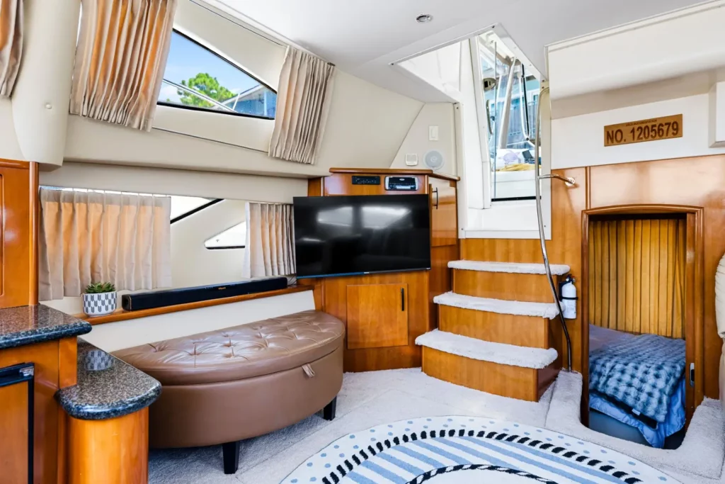 2005 Carver 41 Loophole 74