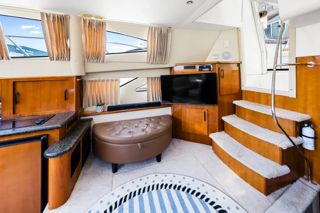 2005 Carver 41 Loophole 79