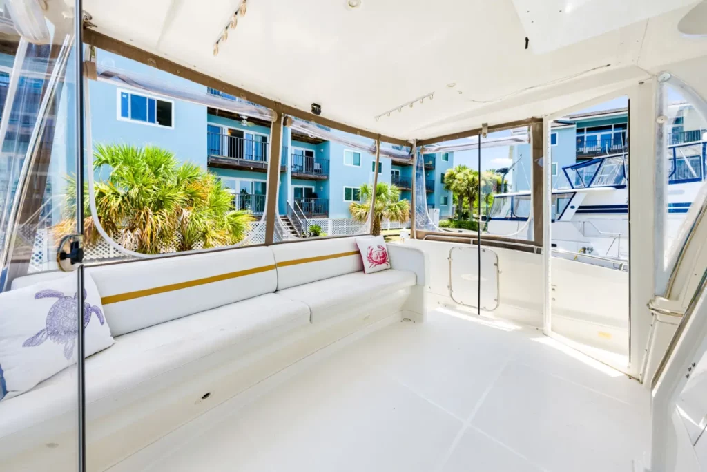 2005 Carver 41 Loophole 84