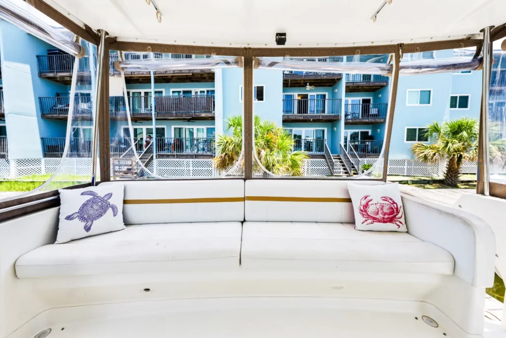 2005 Carver 41 Loophole 85