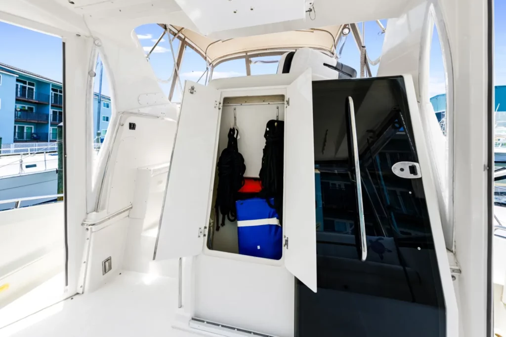 2005 Carver 41 Loophole 87