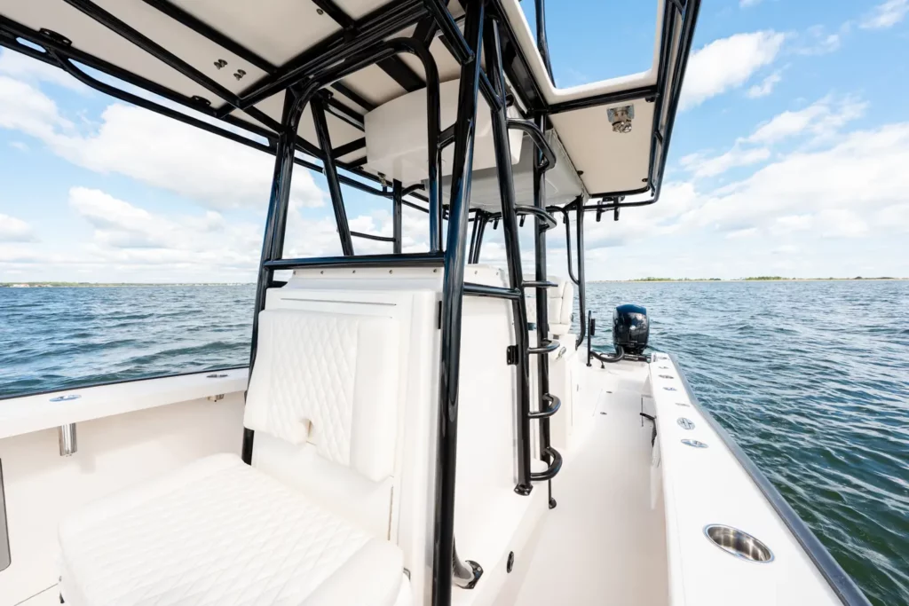 2023 Calcutta 263 Center Console 40