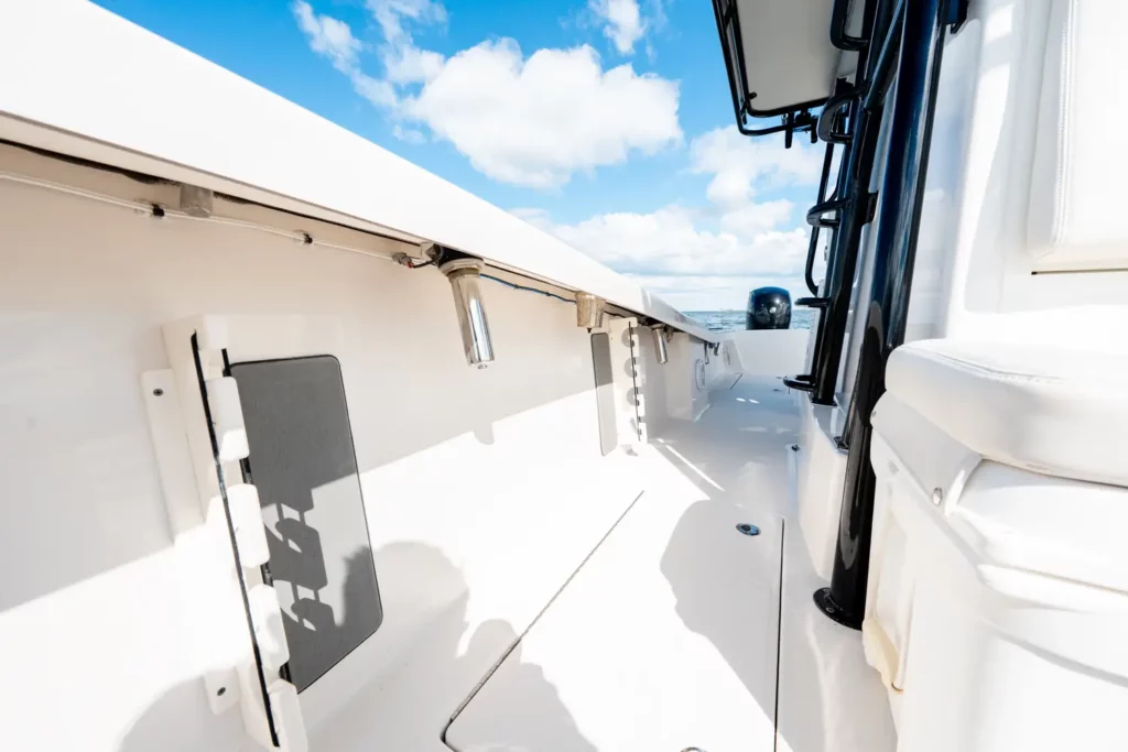 2023 Calcutta 263 Center Console 57